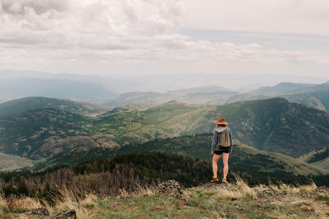 découvrez tout ce qu'il faut savoir sur le backpacking : conseils, destinations incontournables, astuces pour voyager léger et profiter pleinement de votre aventure autour du monde.