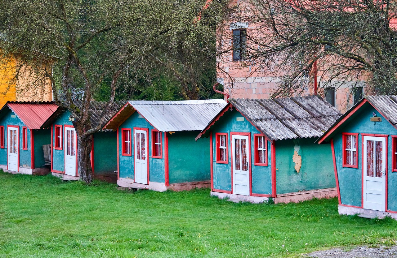 Hôtel ou Airbnb : quel hébergement choisir en 2025 pour votre prochain voyage ?