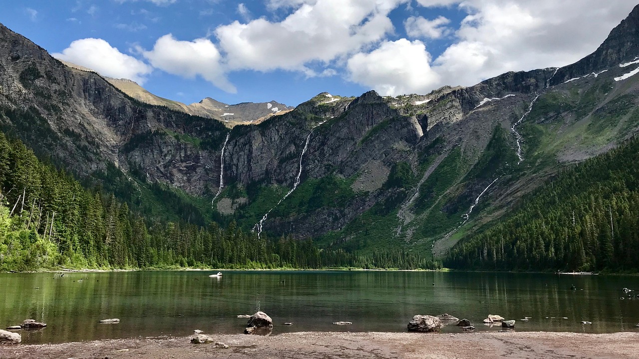Quelles destinations naturelles offrent des paysages méconnus à explorer ?