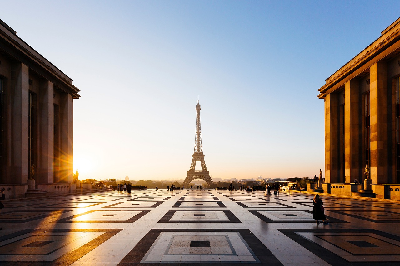découvrez les meilleures destinations romantiques à travers le monde. que ce soit pour une escapade en amoureux ou un voyage de noces, explorez des lieux enchanteurs où l'amour flotte dans l'air.